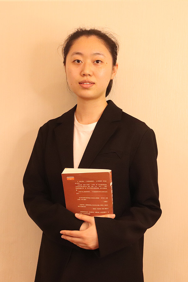 秦都梁艺 本科学历，优秀班主任