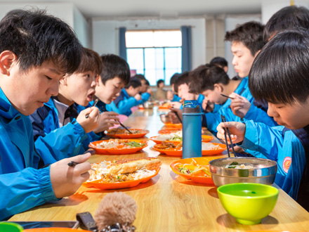 秦都学生用餐