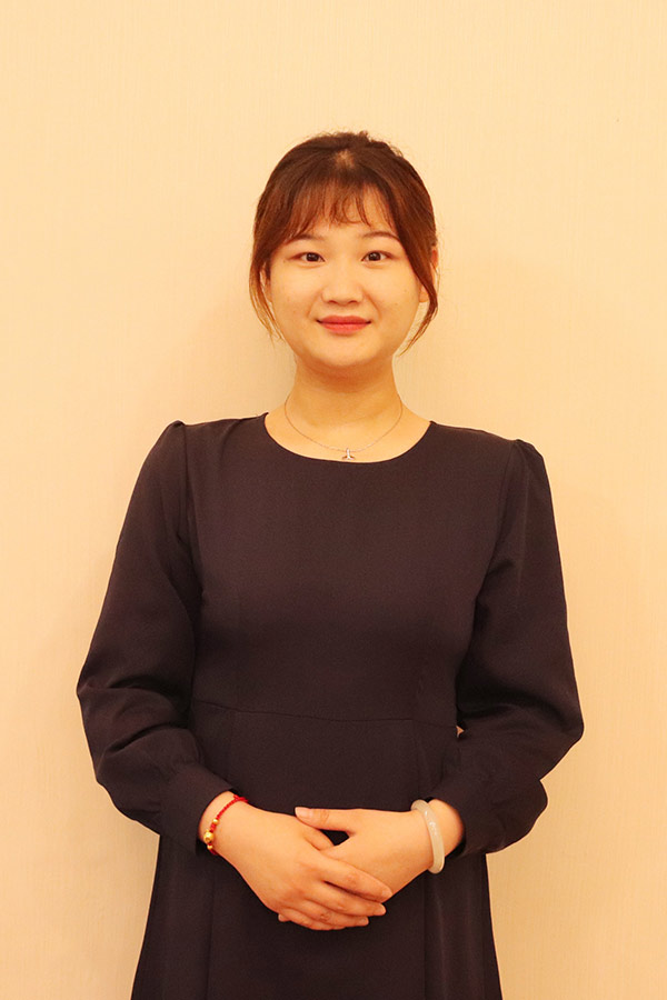 秦都文哲 本科学历，优秀班主任