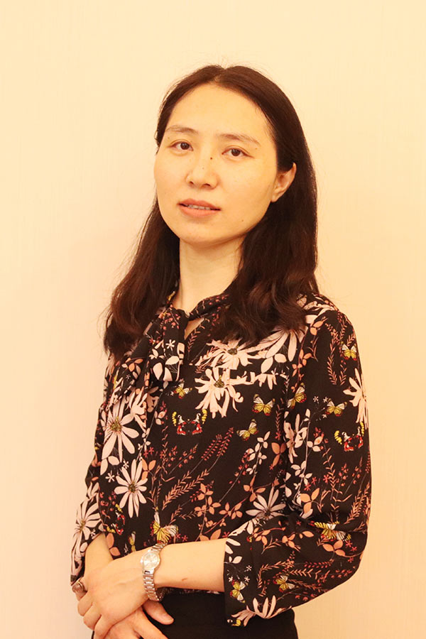 秦都王晓娜 研究生学历,毕业于华南师范大学